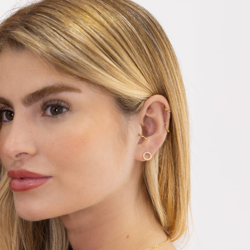 Brinco Feminino Círculo Cravejado com Zircônias Banhado em Ouro 18K